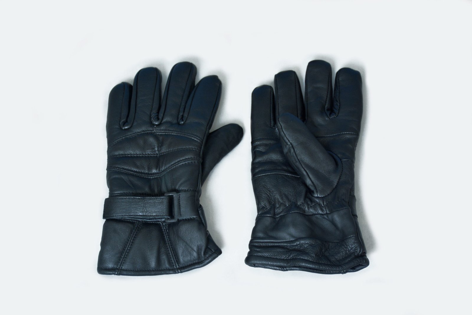Premium Black Leather Winter Gloves for Men – Warm, Durable & Stylish - Image 4
